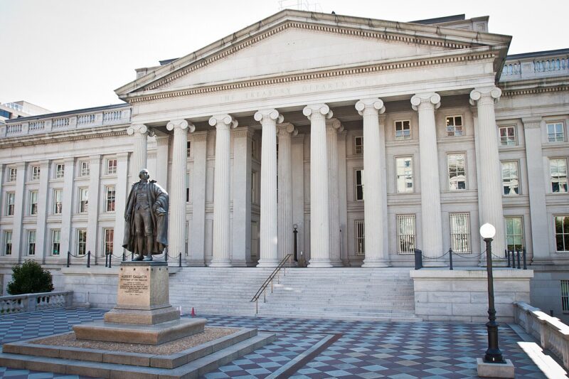 Rising Treasury Yields Draw Retirees Seeking 5% Returns on Cash